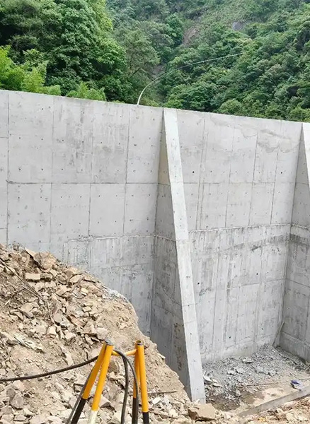 淮安淮阴区重力式挡土墙